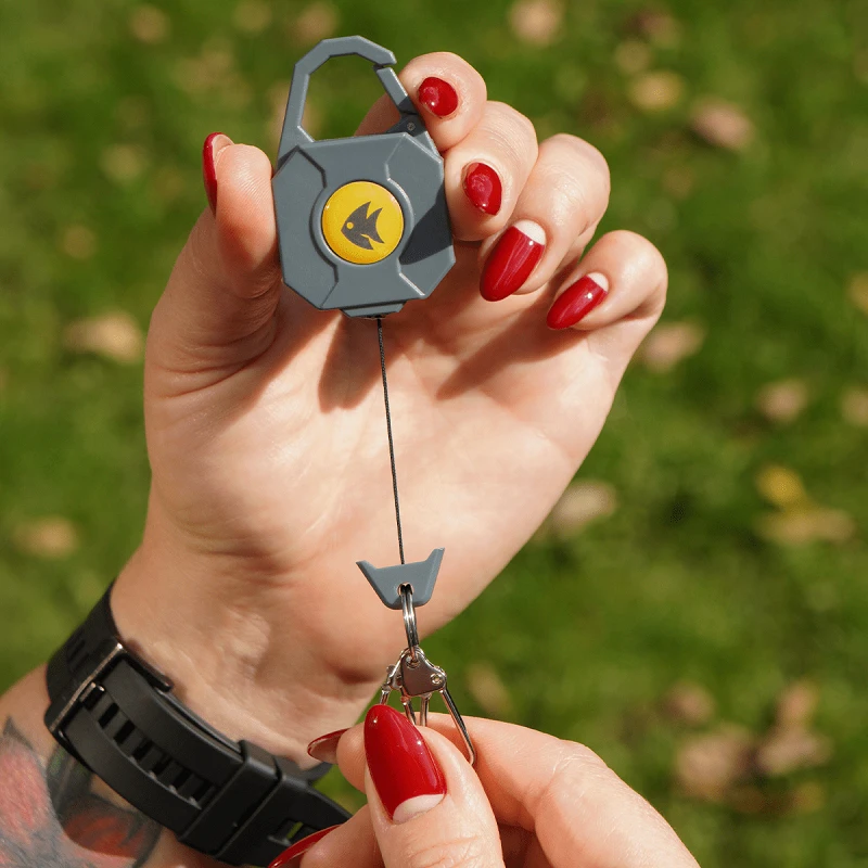 Golden Catch Light Carabiner Reel Clip - Photo №2
