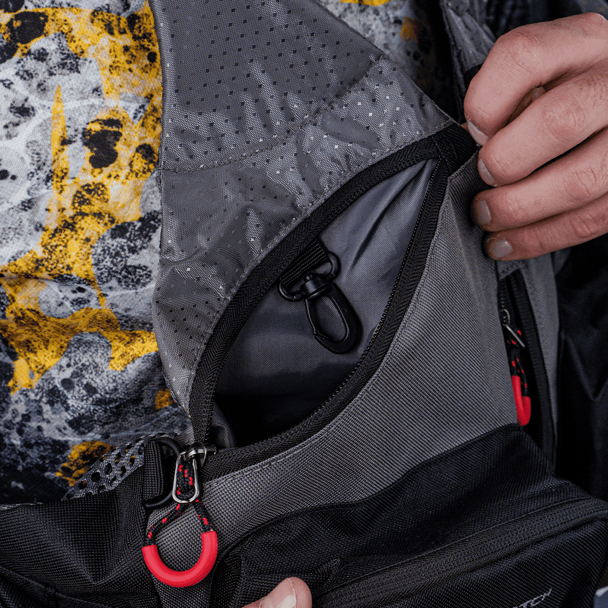 Golden Catch Fishing Vest - Photo №6