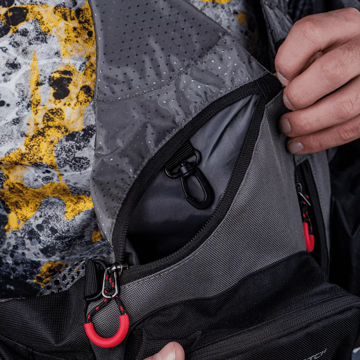 Golden Catch Fishing Vest - Photo №6